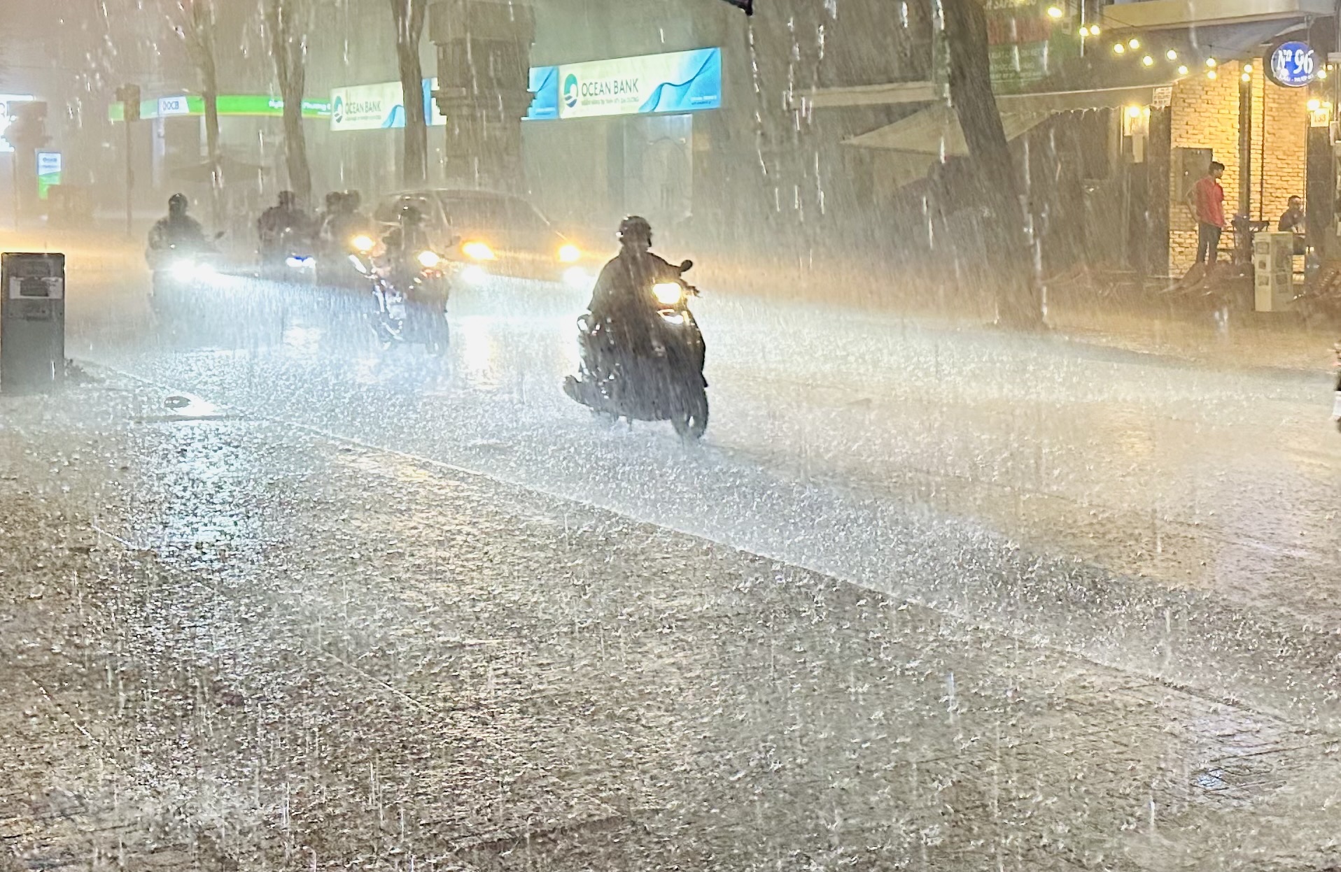 Dự báo thời tiết ngày 22/8: Bắc Bộ có mưa to, từ Quảng Bình đến Khánh Hòa nắng nóng